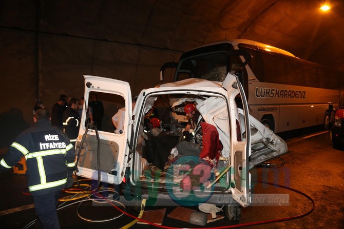 Rize’de Tünelde Korkunç Kaza 1 Ölü, 20 Yaralı 8