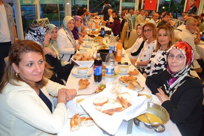 Ak Parti Rize'nin 15. Ahde Vefa İftarına Yoğun İlgi 10