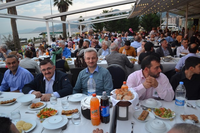 Ak Parti Rize'nin 15. Ahde Vefa İftarına Yoğun İlgi 13