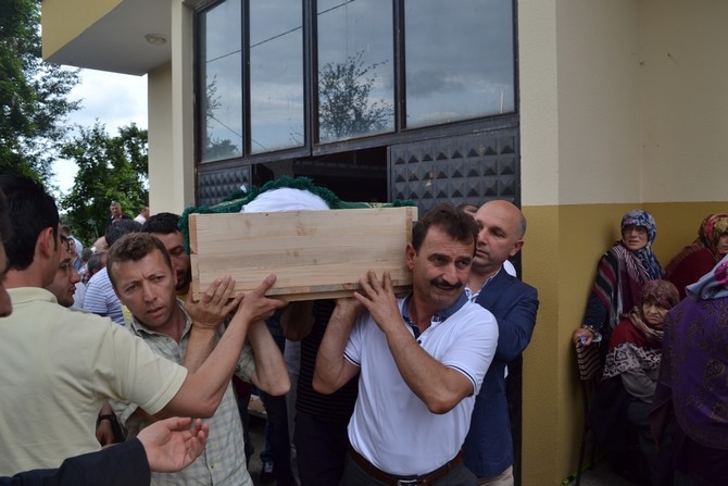 Ölümüyle Rize'yi Yasa Boğan Nurullah Köse'yi Binler Uğurladı 37