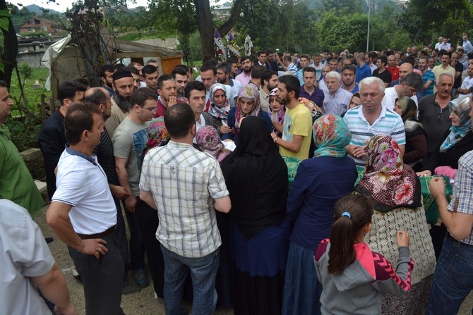Ölümüyle Rize'yi Yasa Boğan Nurullah Köse'yi Binler Uğurladı 40