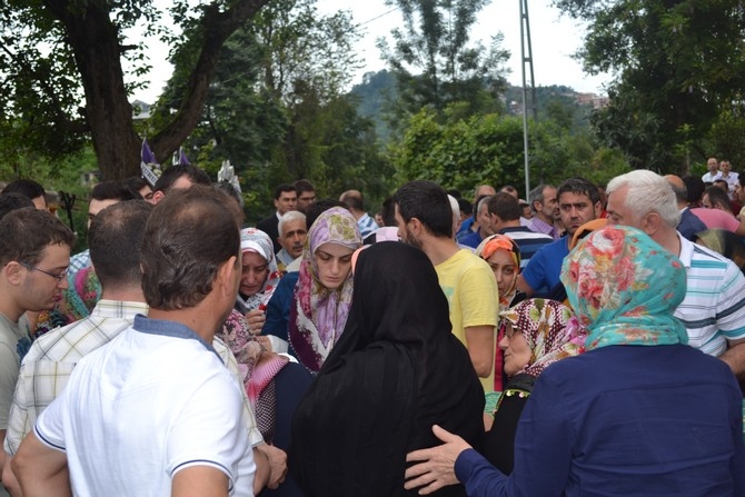 Ölümüyle Rize'yi Yasa Boğan Nurullah Köse'yi Binler Uğurladı 41