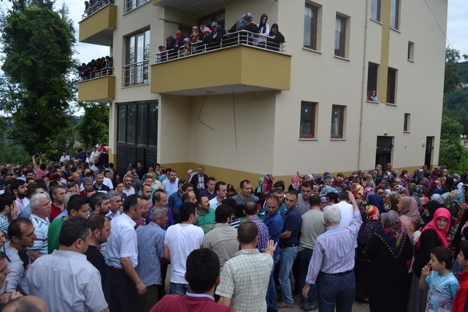 Ölümüyle Rize'yi Yasa Boğan Nurullah Köse'yi Binler Uğurladı 46