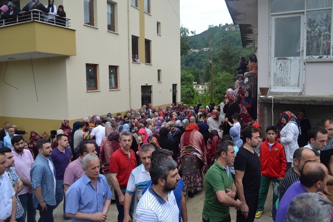 Ölümüyle Rize'yi Yasa Boğan Nurullah Köse'yi Binler Uğurladı 47