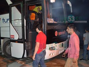 Teröristlerce Diyarbakır’da Yolu Kesilen Rize Ekibi Rize’ye Döndü