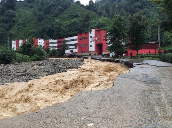 Güneysu’yu Yağmur Vurdu, Kaymakam Baydaş Uyardı 2