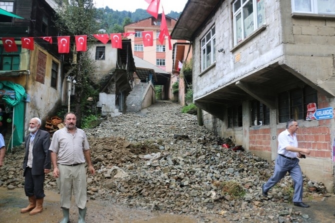 Güneysu’yu Yağmur Vurdu, Kaymakam Baydaş Uyardı 24