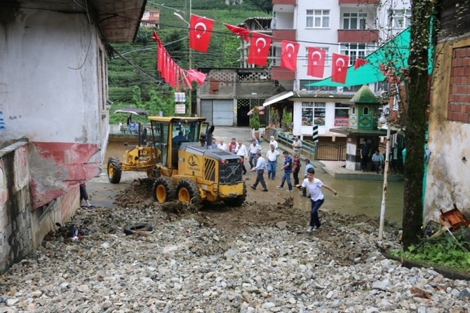 Güneysu’yu Yağmur Vurdu, Kaymakam Baydaş Uyardı 27