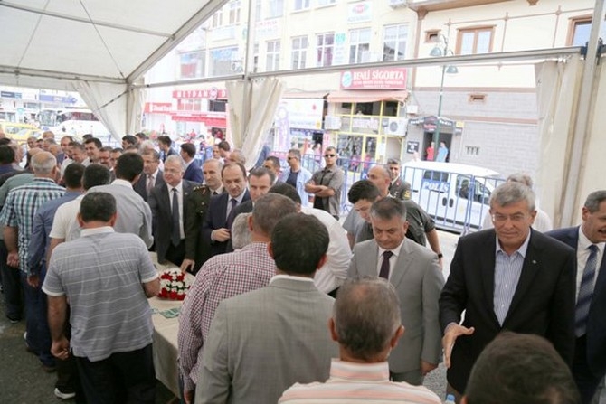 Bakan İpek, Rize’de Bayram Ziyaretinde 11