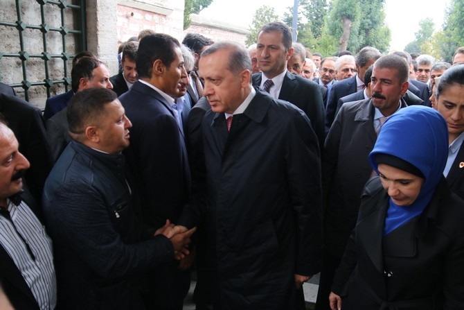 Cumhurbaşkanı Erdoğan eşinin amcasının cenazesine katıldı 2