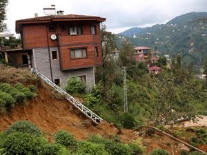 Rize'de Sel ve Heyelan Bilançosu