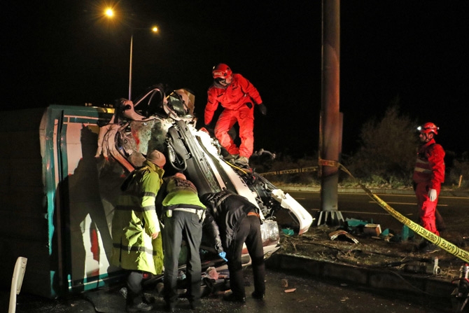 Rize'de Kamyon Yön Levhasına Çarptı: 1 Ölü, 1 Yaralı 8