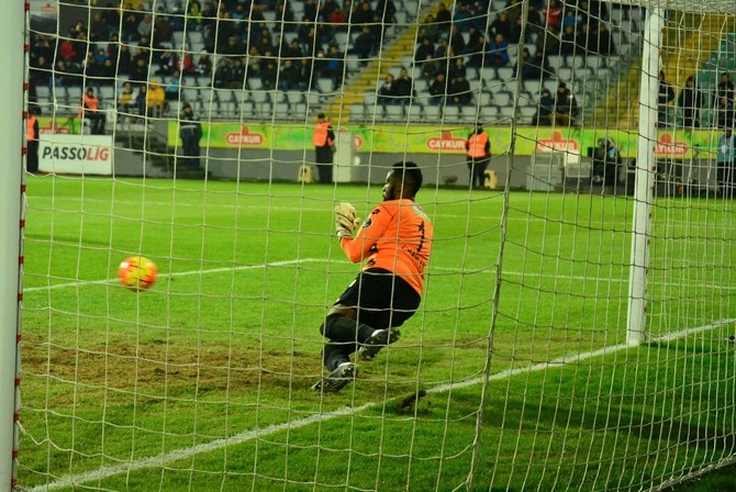 Rizespor - Trabzonspor Maçı Fotoğrafları 14