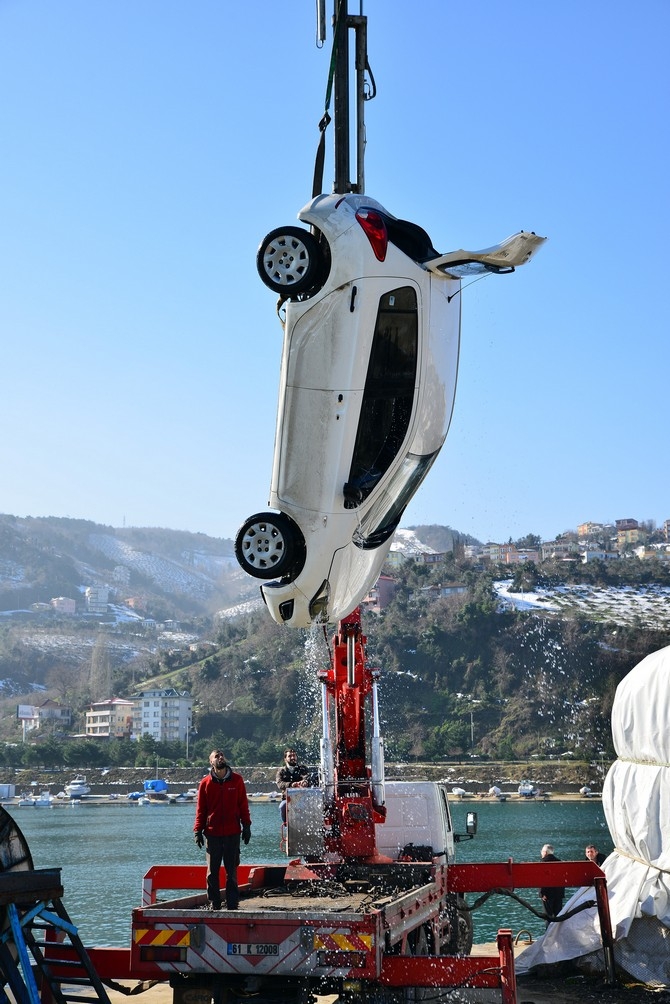 Rize Plakalı Araç Denize Düştü: 1 Ölü, 2 Yaralı 2