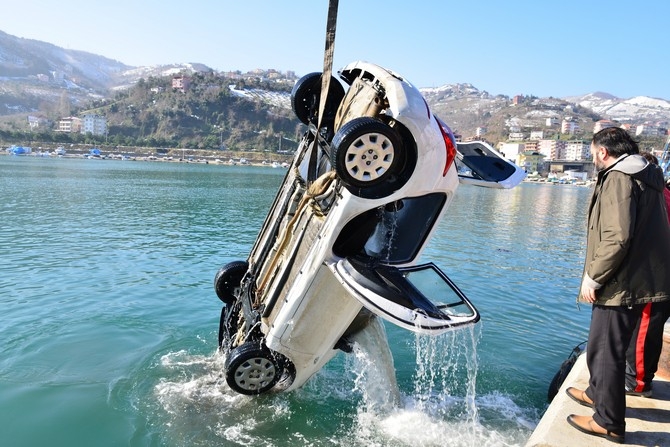 Rize Plakalı Araç Denize Düştü: 1 Ölü, 2 Yaralı 5