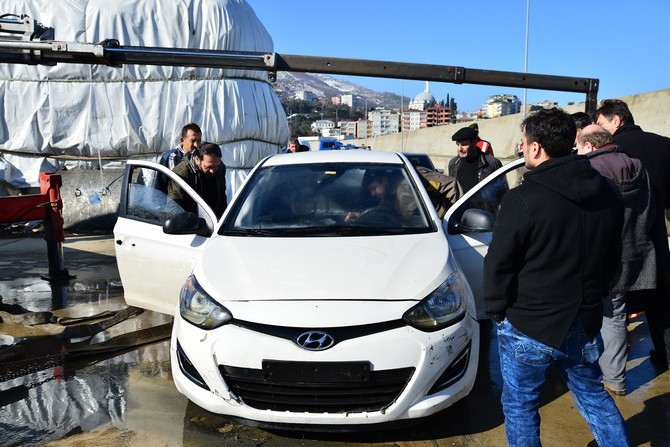 Rize Plakalı Araç Denize Düştü: 1 Ölü, 2 Yaralı 7