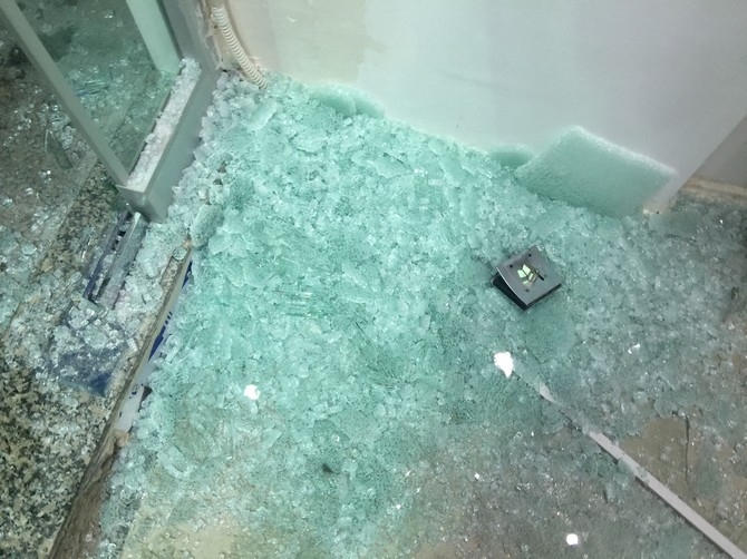 Rize’de Lüks Otomobil Dükkana Böyle Girdi 24