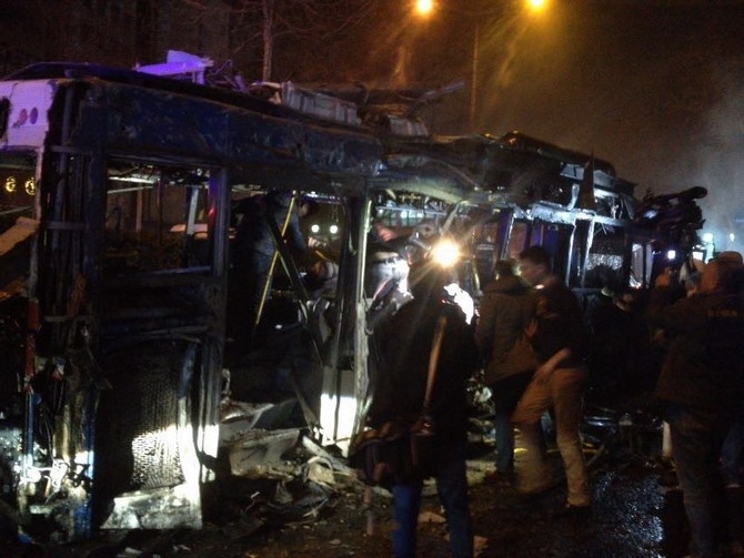 Ankara'da şiddetli patlama! 27 ölü, 75 yaralı 4