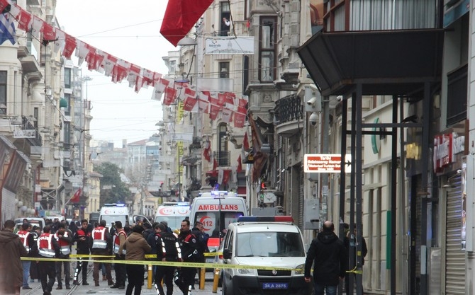 İstiklal Caddesi'nde patlama: 1'i canlı bomba 5 ölü 11
