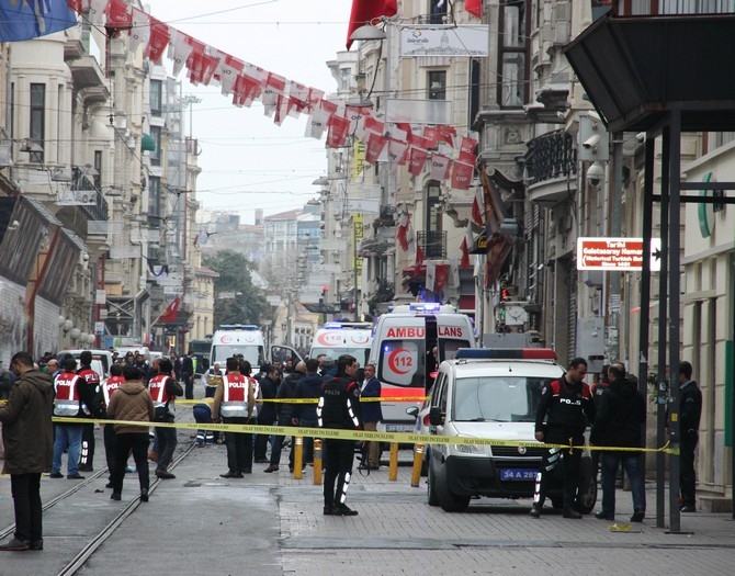 İstiklal Caddesi'nde patlama: 1'i canlı bomba 5 ölü 13