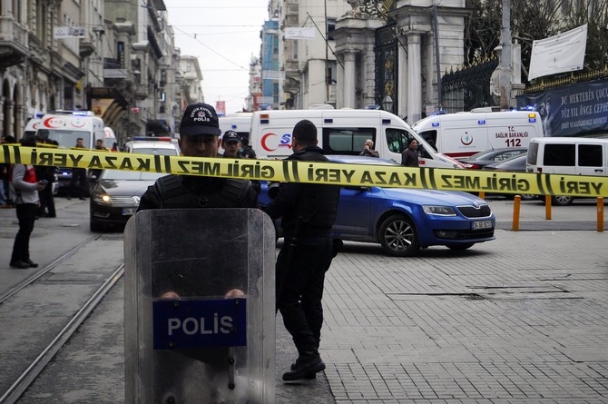 İstiklal Caddesi'nde patlama: 1'i canlı bomba 5 ölü 20