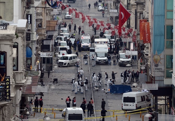 İstiklal Caddesi'nde patlama: 1'i canlı bomba 5 ölü 21