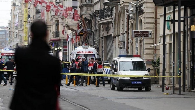 İstiklal Caddesi'nde patlama: 1'i canlı bomba 5 ölü 25