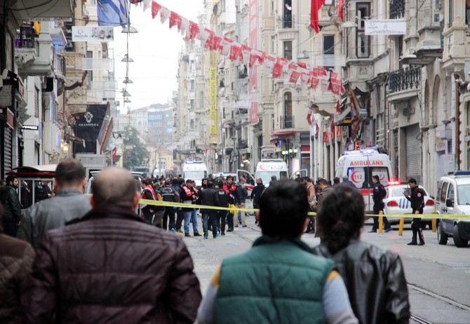 İstiklal Caddesi'nde patlama: 1'i canlı bomba 5 ölü 9