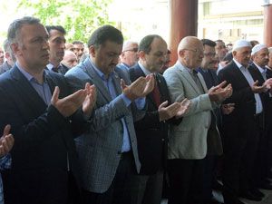 Vekil Karal’dan Kayınpedere Son Görev