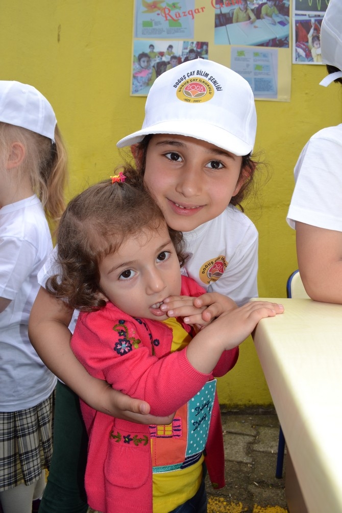 Doğuş Çay İlkokulu'nda Bilim Şenliğinde Renkli Görüntüler 39
