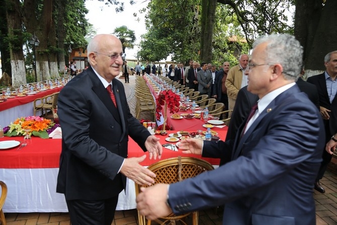 Cumhurbaşkanı Erdoğan, Çay Bahçesine Girdi Çay Kesti 28