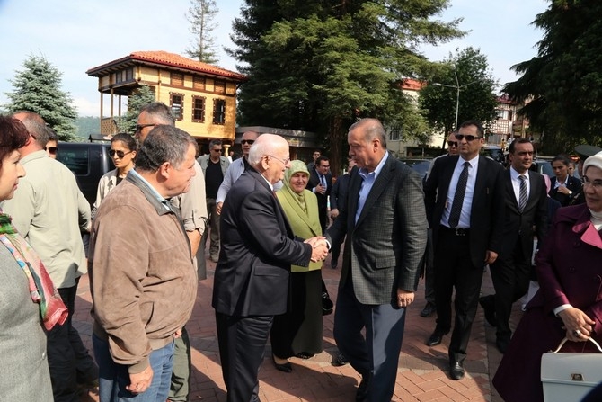 Cumhurbaşkanı Erdoğan, Çay Bahçesine Girdi Çay Kesti 30