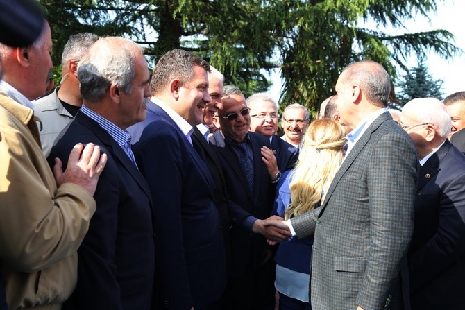 Cumhurbaşkanı Erdoğan, Çay Bahçesine Girdi Çay Kesti 31