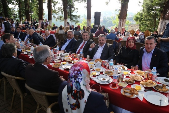 Cumhurbaşkanı Erdoğan, Çay Bahçesine Girdi Çay Kesti 34
