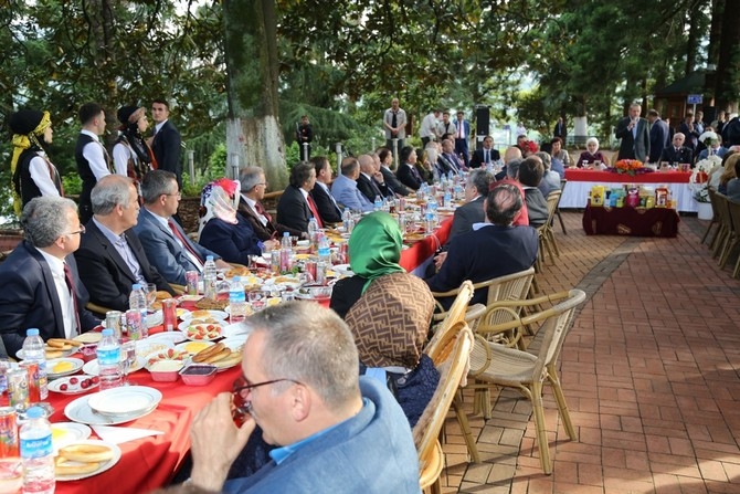 Cumhurbaşkanı Erdoğan, Çay Bahçesine Girdi Çay Kesti 35