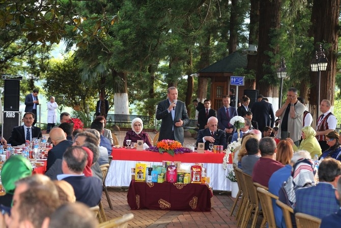 Cumhurbaşkanı Erdoğan, Çay Bahçesine Girdi Çay Kesti 36