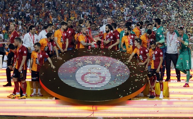 Galatasaray kupasını törenle aldı 1