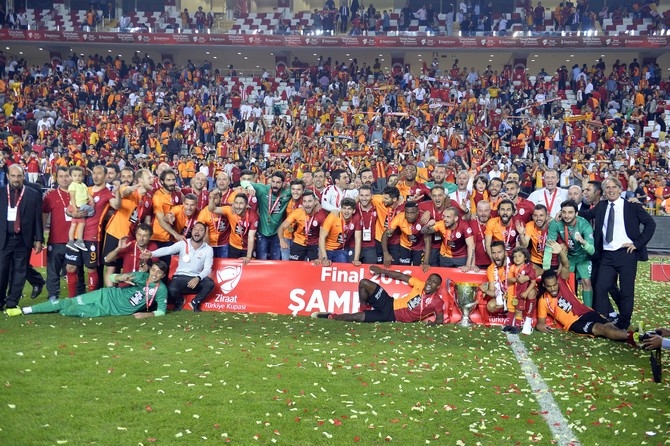 Galatasaray kupasını törenle aldı 15