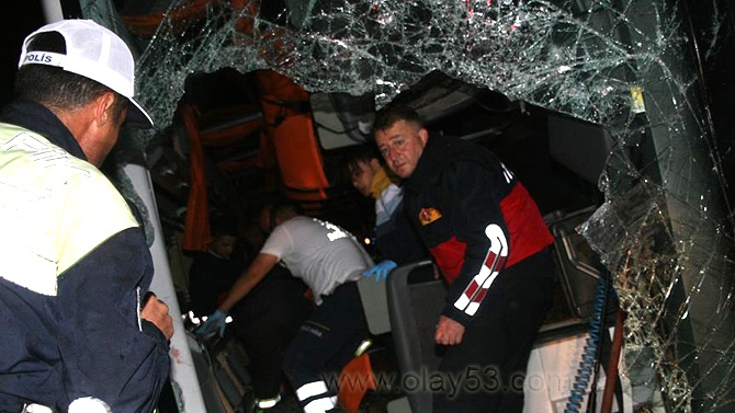 Yozgat'ta Yolcu Otobüsü Devrildi: 3 Ölü, 30 Yaralı 19