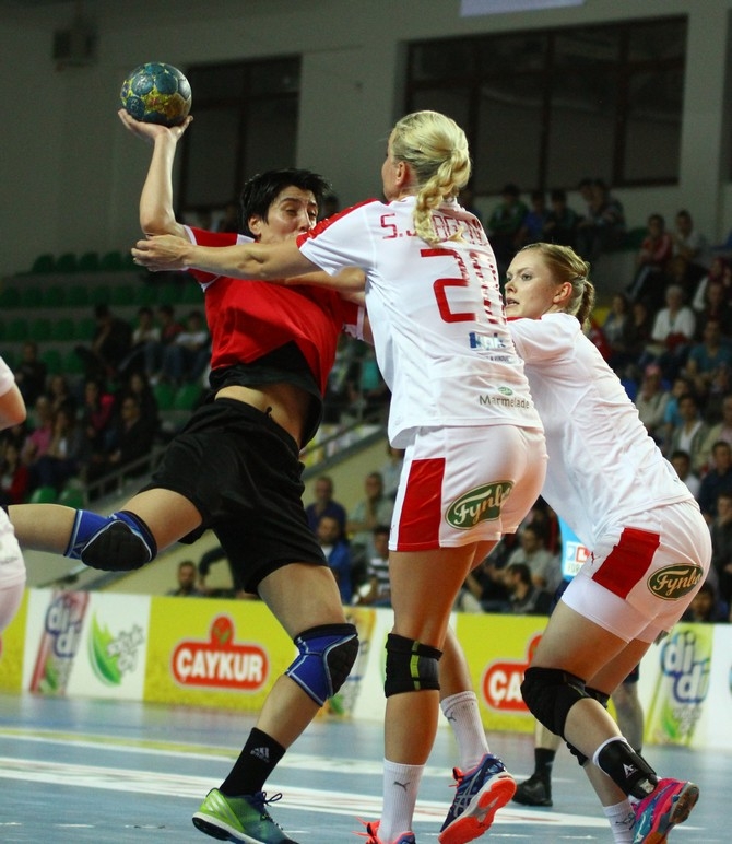 Türkiye-Danimarka Bayanlar Hentbol Maçı 3