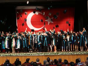 RTEÜ'de Mezuniyet Coşkusu