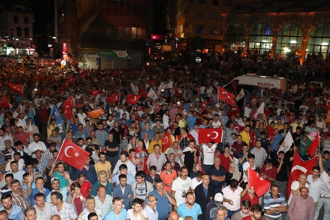 Rizeliler Darbe Girişimine Tepki Gösterdi Sokağa Döküldü 10