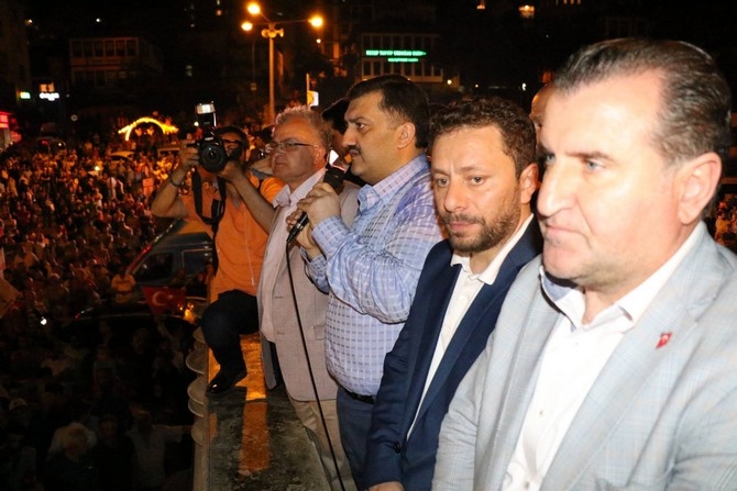 Rizeliler Darbe Girişimine Tepki Gösterdi Sokağa Döküldü 12