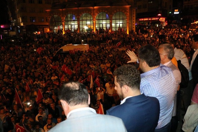 Rizeliler Darbe Girişimine Tepki Gösterdi Sokağa Döküldü 13