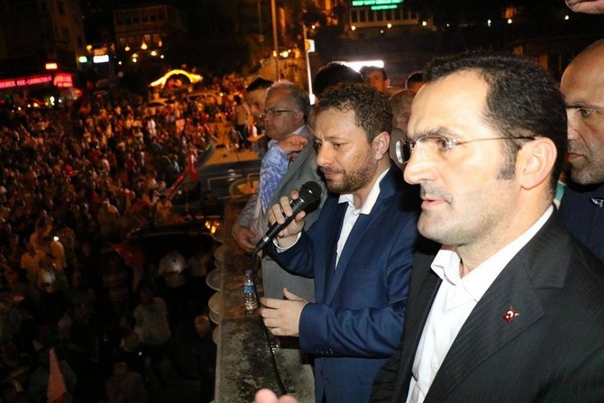 Rizeliler Darbe Girişimine Tepki Gösterdi Sokağa Döküldü 2