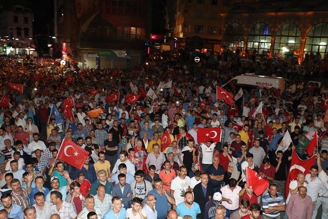 Rizeliler Darbe Girişimine Tepki Gösterdi Sokağa Döküldü 20