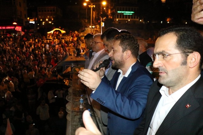 Rizeliler Darbe Girişimine Tepki Gösterdi Sokağa Döküldü 5