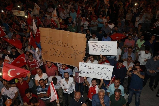 Rizeliler Darbe Girişimine Tepki Gösterdi Sokağa Döküldü 7