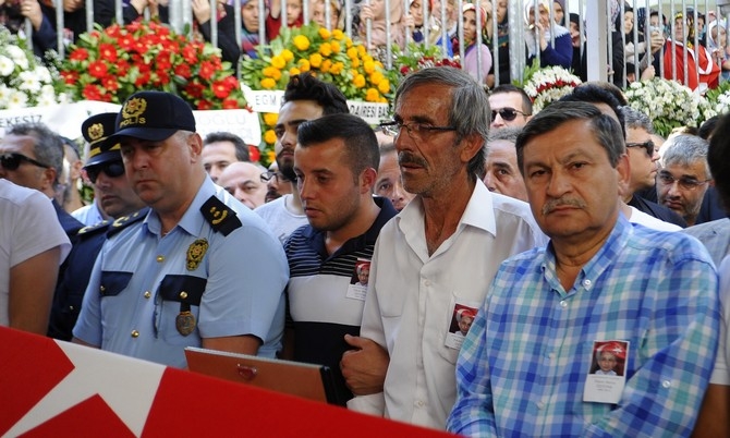 Rizeli Şehit Özel Harekat Polis Müdürü Öztürk Son Yolculuğuna Uğurlandı 12