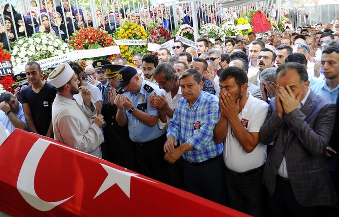 Rizeli Şehit Özel Harekat Polis Müdürü Öztürk Son Yolculuğuna Uğurlandı 15
